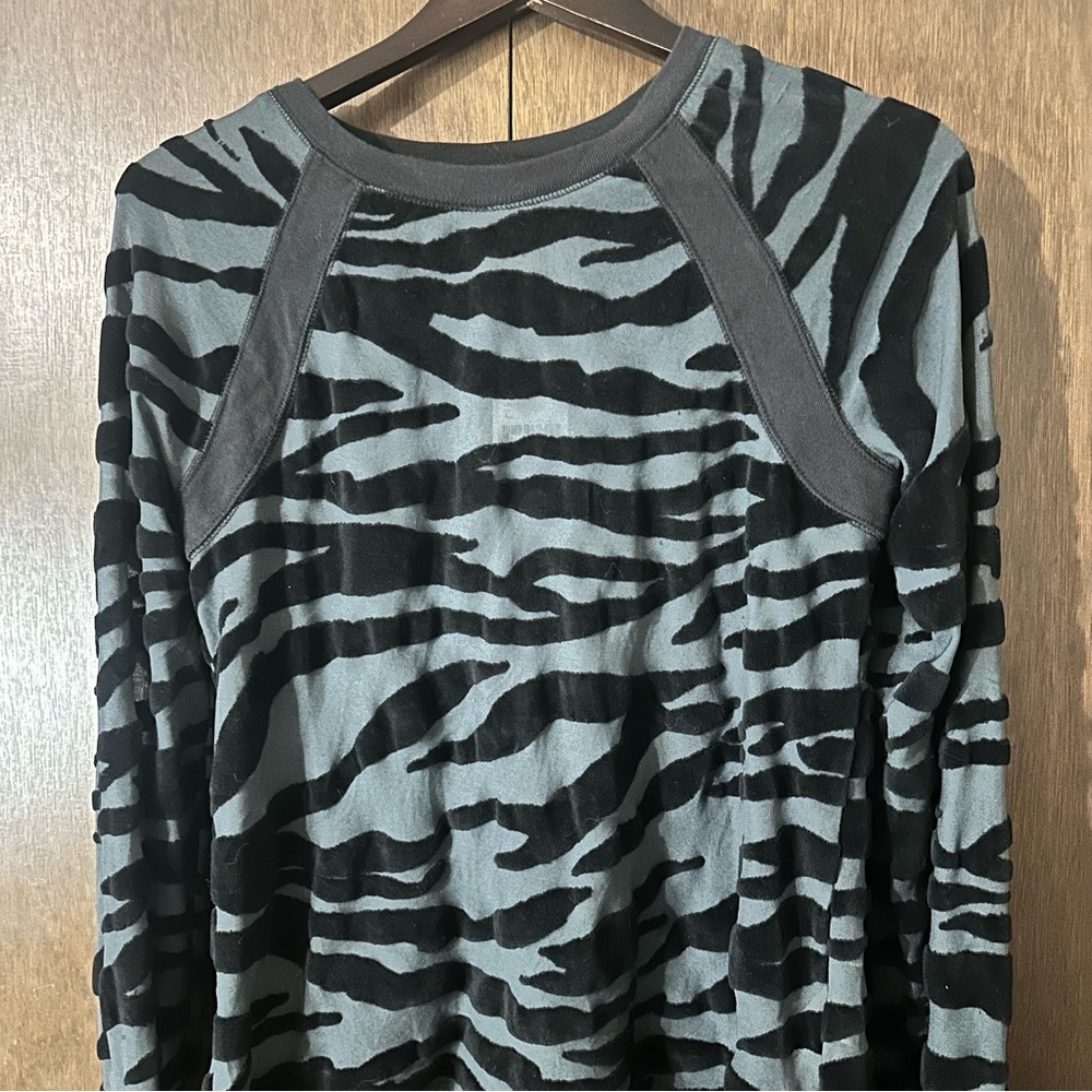 We The Free So Lush Layering Top Black & Gray Animal Print Long Sleeve XL NWT - Picture 5 of 13